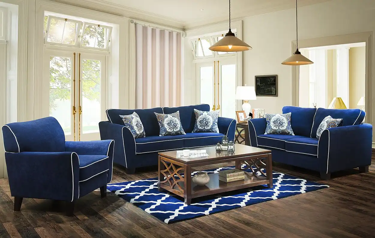Гостиная с синей мягкой мебелью